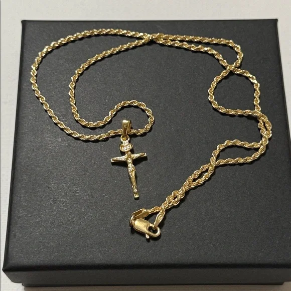 Elegant 925 sterling silver Gold Cross Pendant Necklace 18’ - Picture 11 of 13